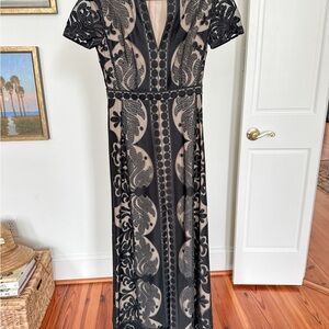 BCBGMAXAZRIA “Cailean” Black Lace Maxi Dress – Size 2 Pristine Condition
